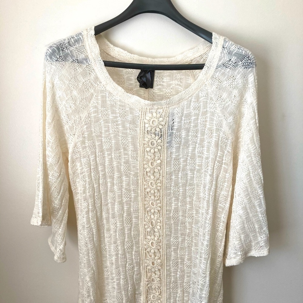 Short sleeve white top